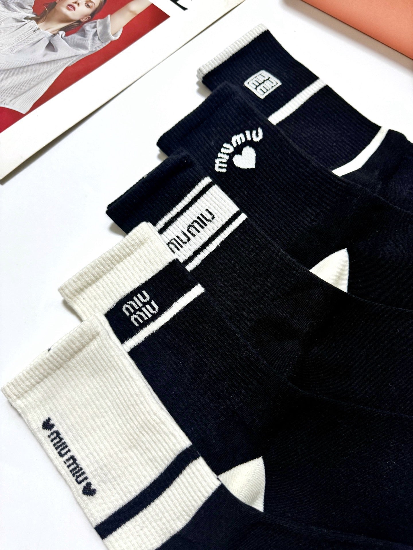 MIUMIU 26S CREW SOCKS 417712 (1 BOX)