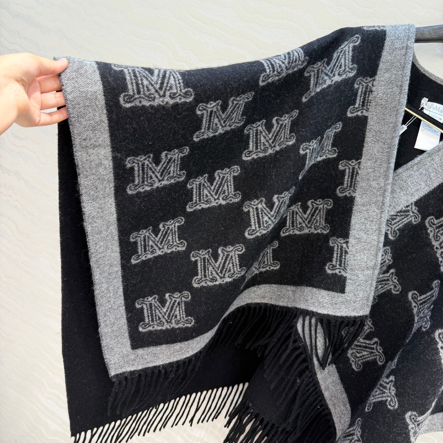 MAX MARA 25S FRINGED KNIT CAPE 163