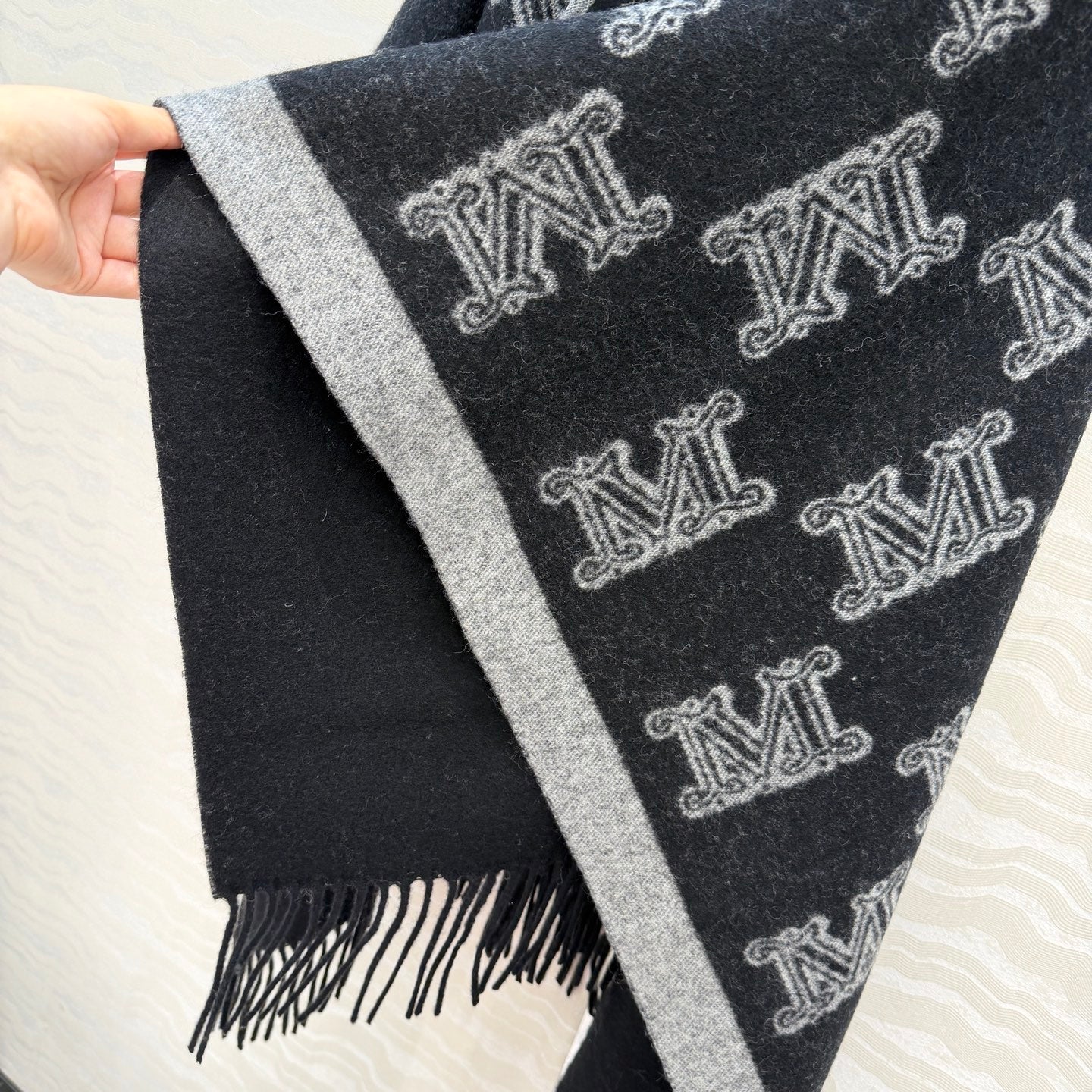 MAX MARA 25S FRINGED KNIT CAPE 163