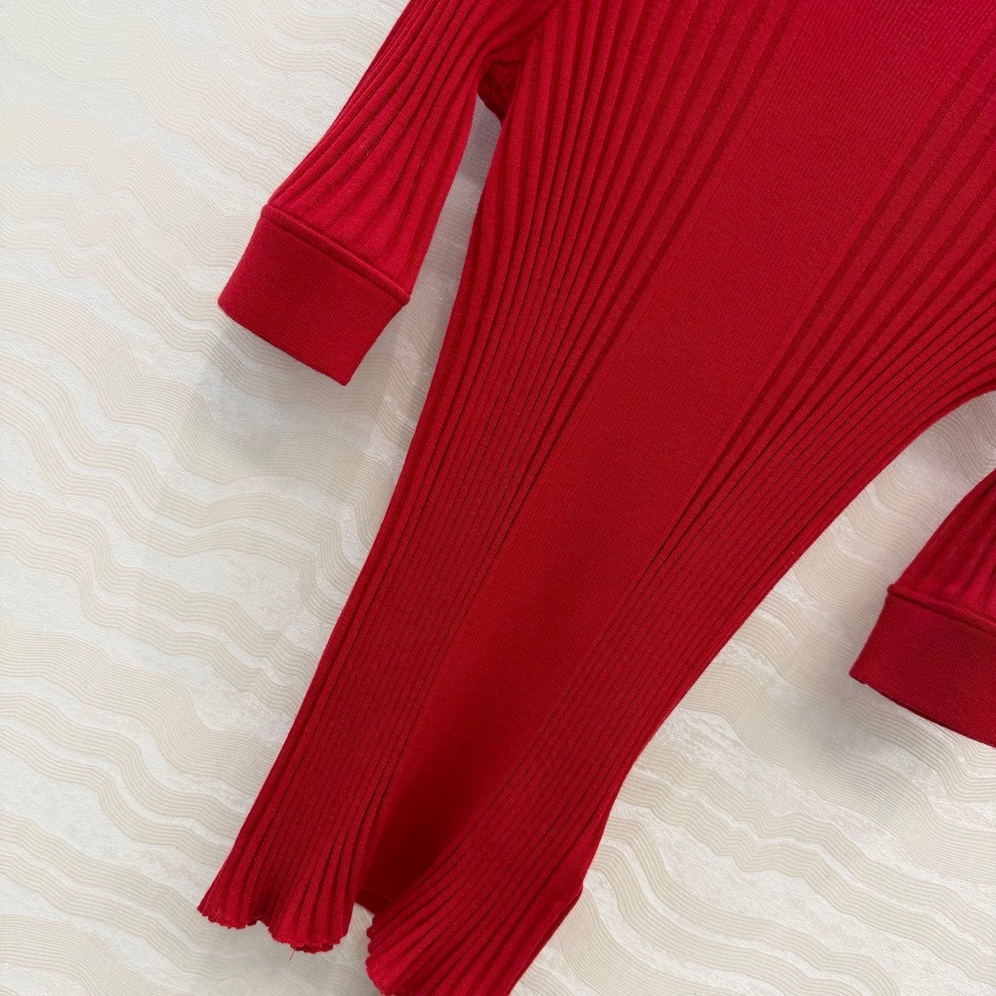 MIUMIU SHORT-SLEEVE SWEATER STYLE 837