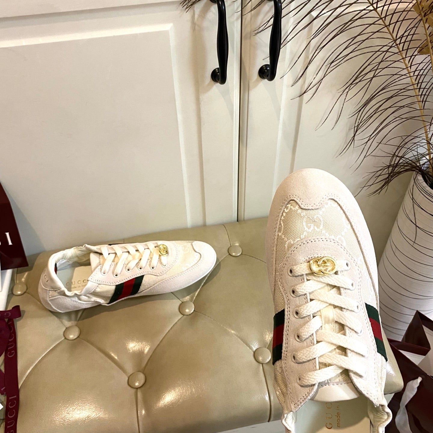 GUCCI 26S SNEAKER IN CREAM WHITE SUEDE AND CANVAS