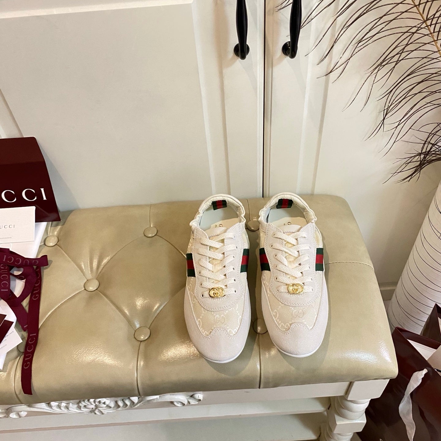 GUCCI 26S SNEAKER IN CREAM WHITE SUEDE AND CANVAS