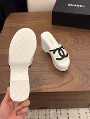 CHANEL 26S WEDGE SANDALS 95 MM IN WHITE CALFSKIN