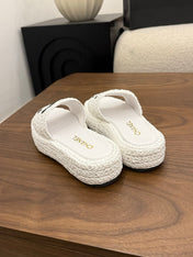CHANEL 26S PLATFORM SLIDES 40 MM IN WHITE WOVEN RAFFIA