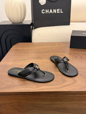 CHANEL 26S THONG SANDALS IN BLACK CALFSKIN WITH CC LOGO