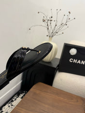 CHANEL 26S THONG SANDALS IN BLACK PATENT CALFSKIN WITH CC LOGO