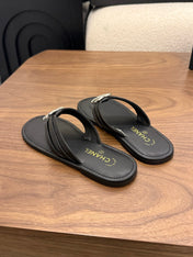 CHANEL 26S THONG SANDALS IN BLACK CALFSKIN WITH RHINESTONE CC LOGO