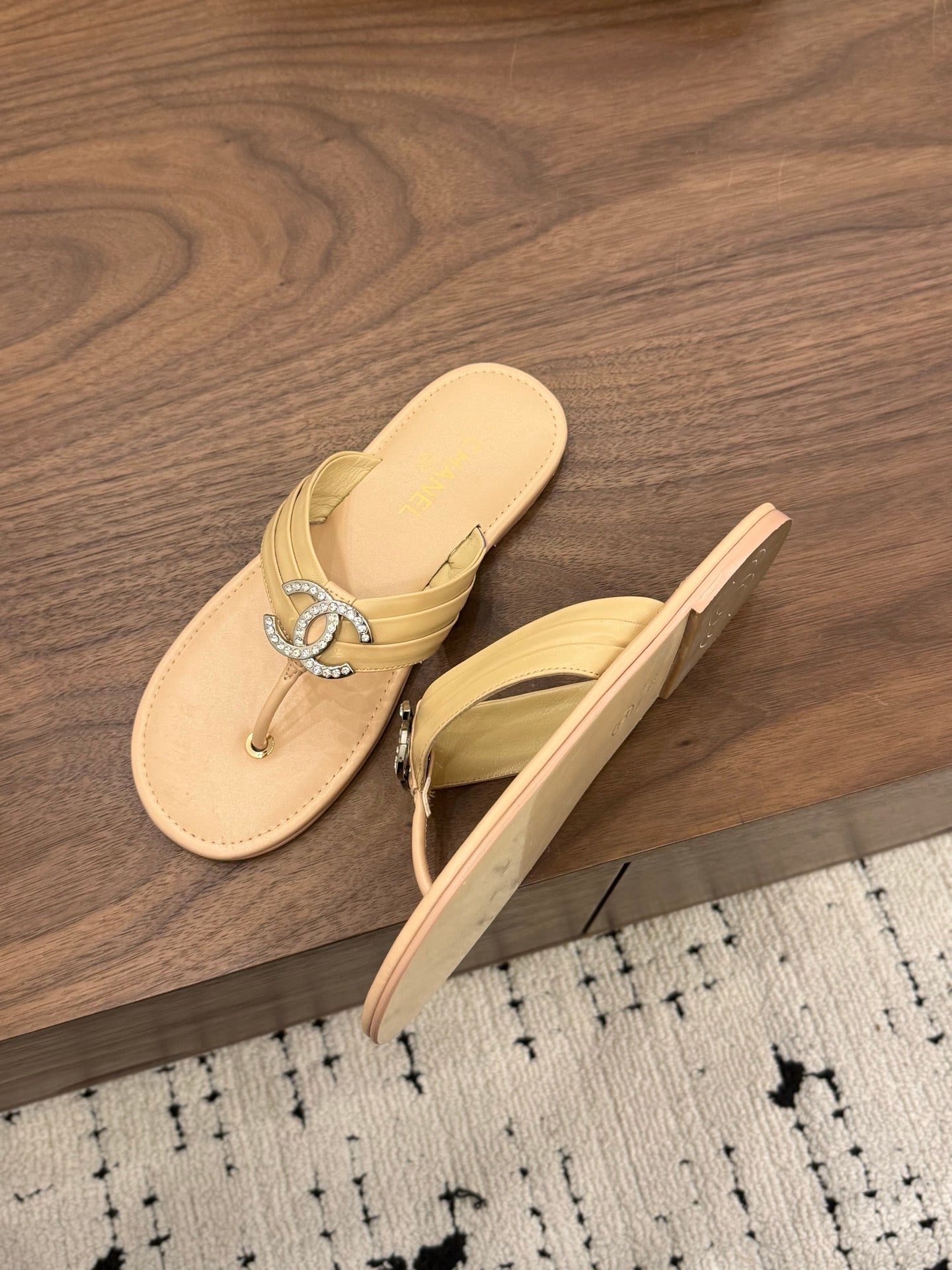 CHANEL 26S THONG SANDALS IN BEIGE CALFSKIN WITH RHINESTONE CC LOGO