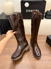 CHANEL 26S TALL BOOTS 45 MM IN BROWN PATENT LEATHER ROUNDED TOE