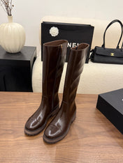 CHANEL 26S TALL BOOTS 45 MM IN BROWN PATENT LEATHER ROUNDED TOE