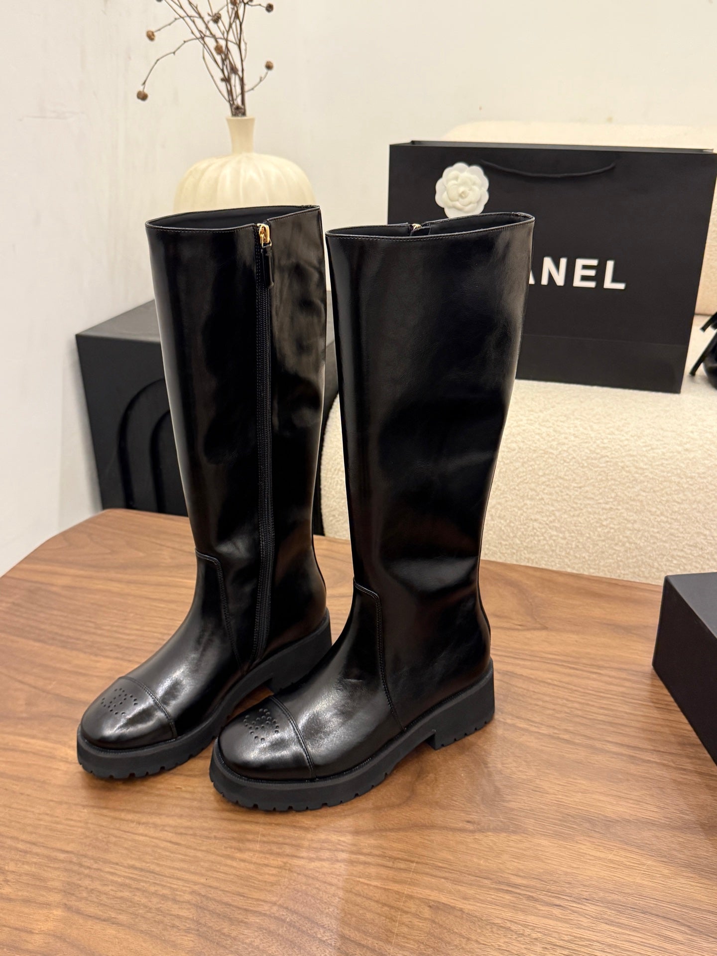 CHANEL 26S TALL BOOTS 45 MM IN BLACK PATENT LEATHER ROUNDED TOE