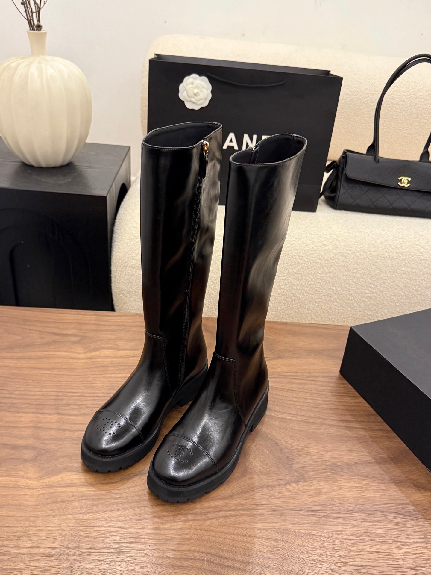 CHANEL 26S TALL BOOTS 45 MM IN BLACK PATENT LEATHER ROUNDED TOE