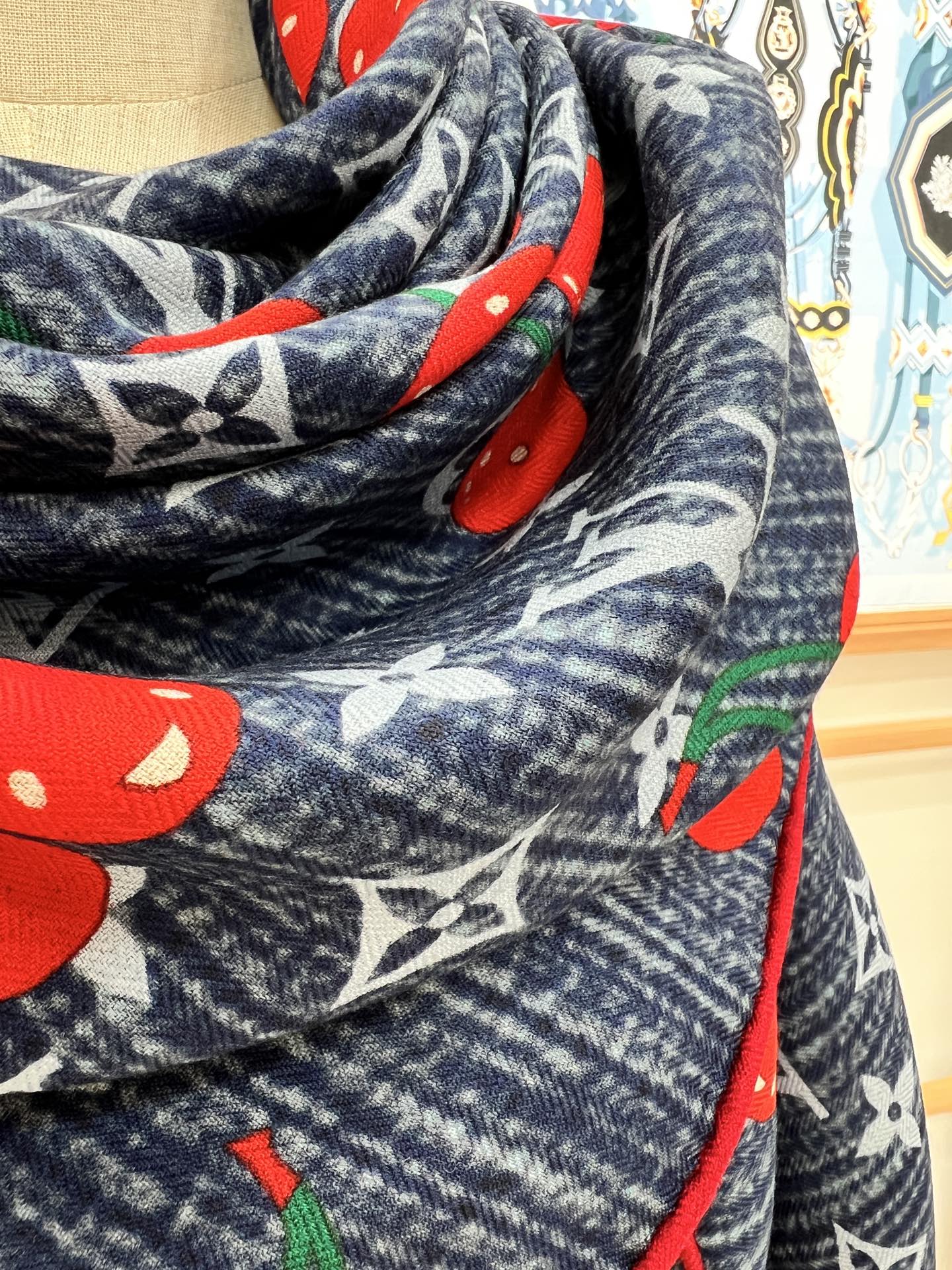 LV SCARF 135 CM IN WOOL MIX SILK 735872