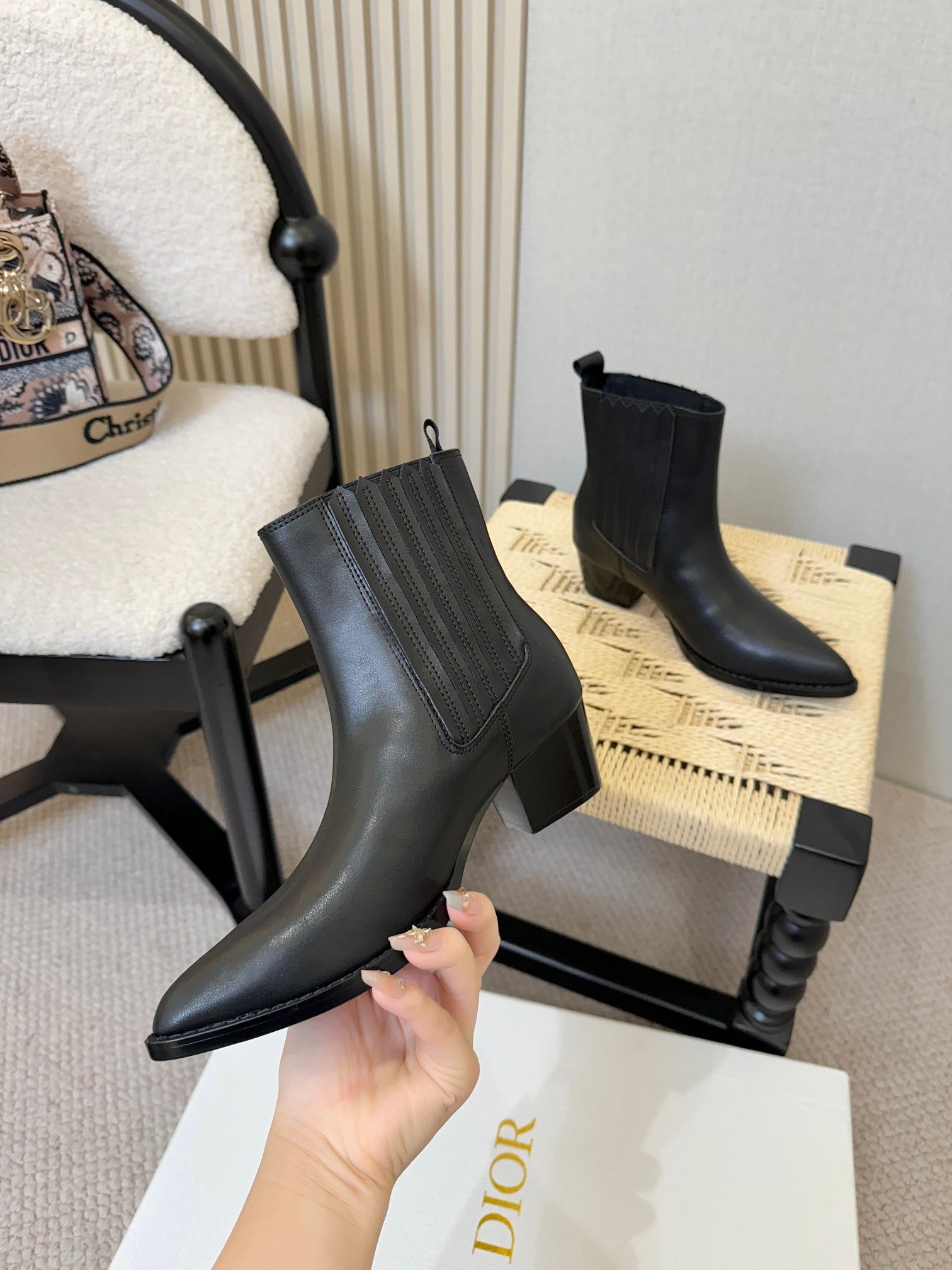 DIOR 26S BLOCK HEEL CHELSEA ANKLE BOOTS IN BLACK CALFSKIN