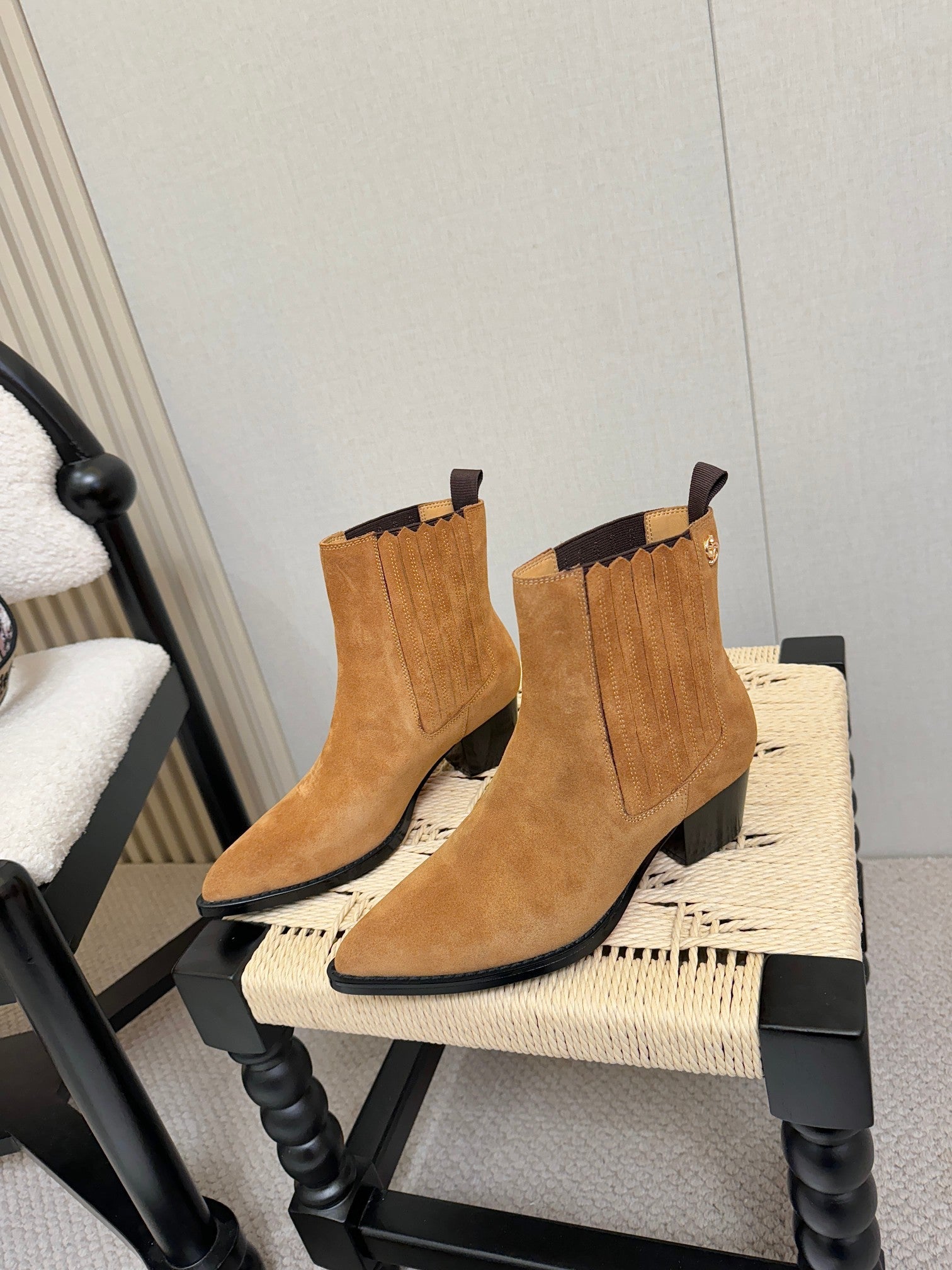 DIOR 26S BLOCK HEEL CHELSEA ANKLE BOOTS IN TAN BROWN SUEDE