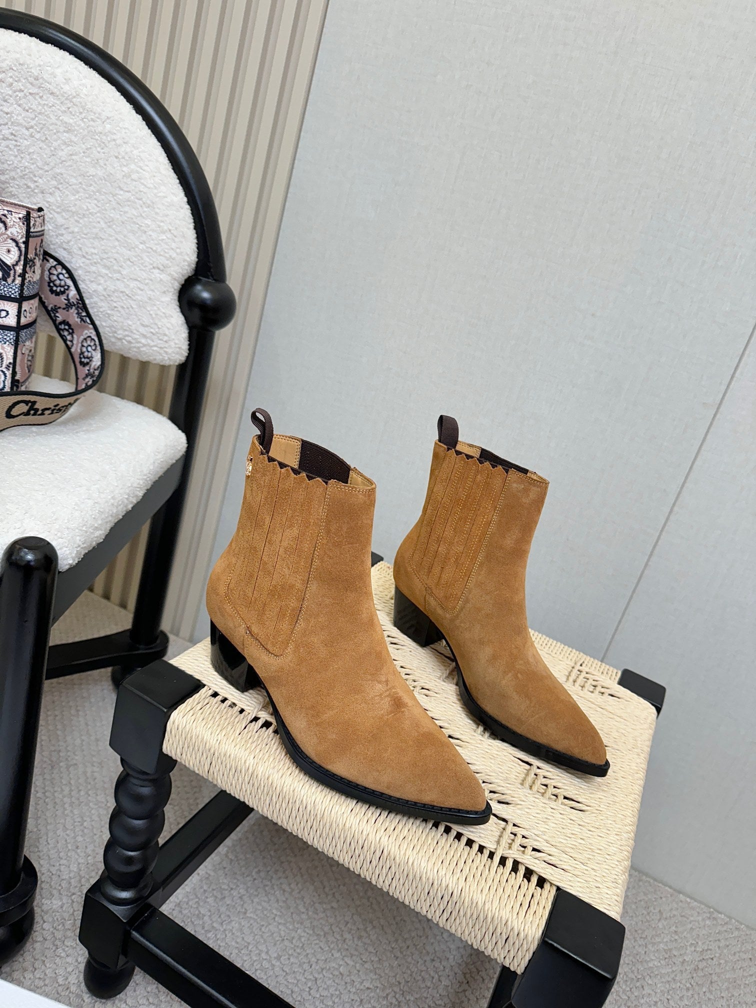DIOR 26S BLOCK HEEL CHELSEA ANKLE BOOTS IN TAN BROWN SUEDE