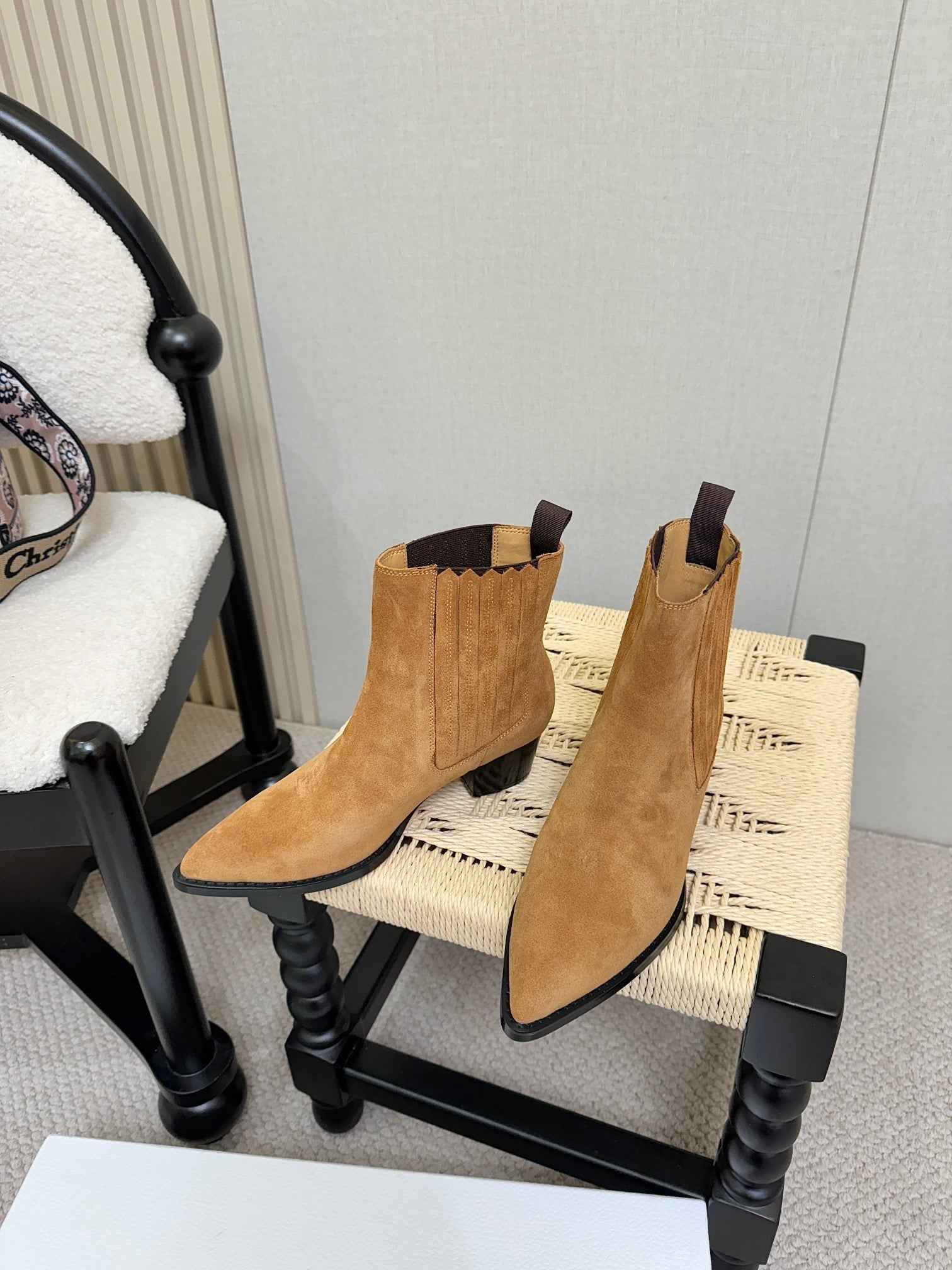 DIOR 26S BLOCK HEEL CHELSEA ANKLE BOOTS IN TAN BROWN SUEDE