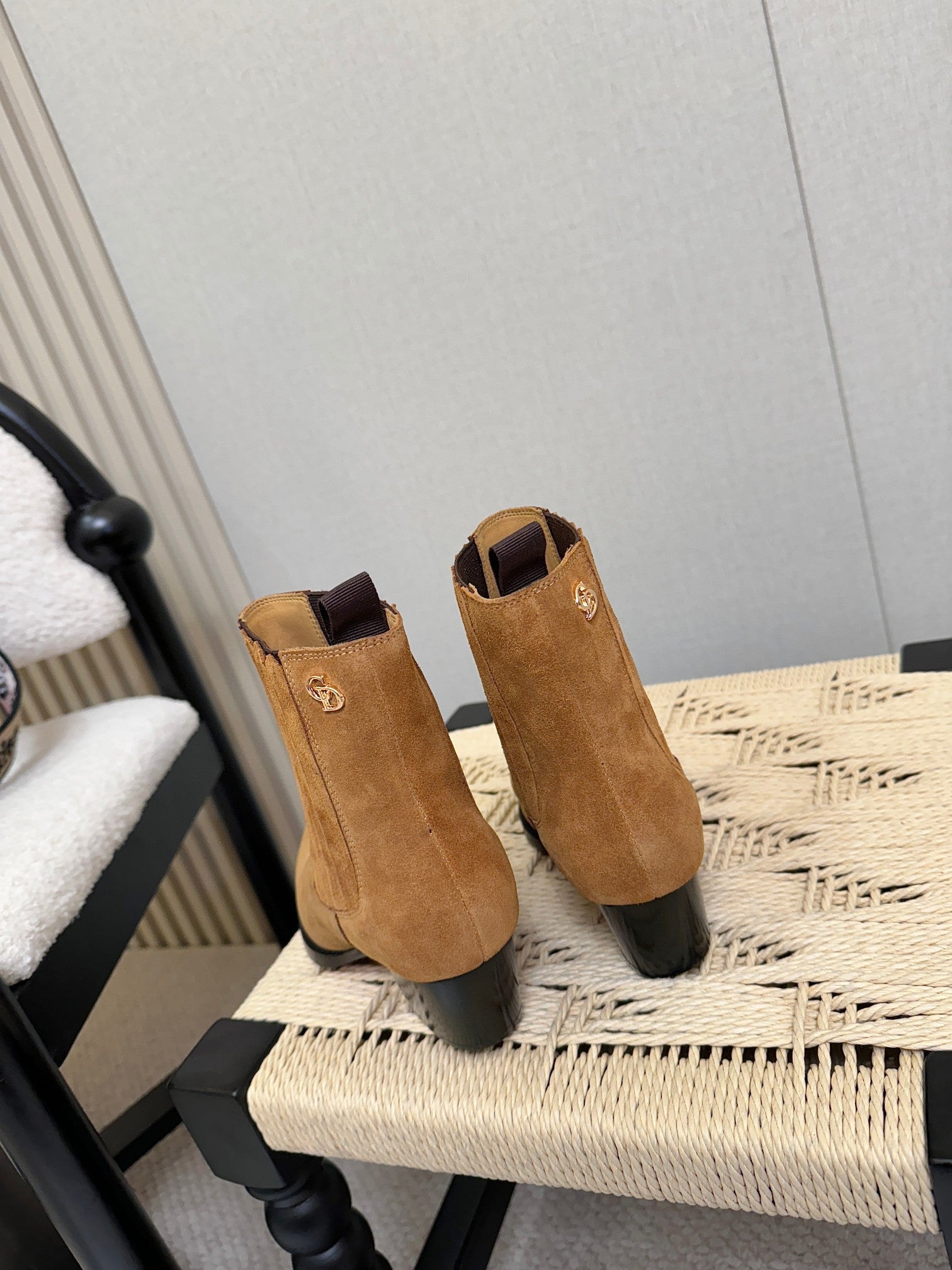 DIOR 26S BLOCK HEEL CHELSEA ANKLE BOOTS IN TAN BROWN SUEDE