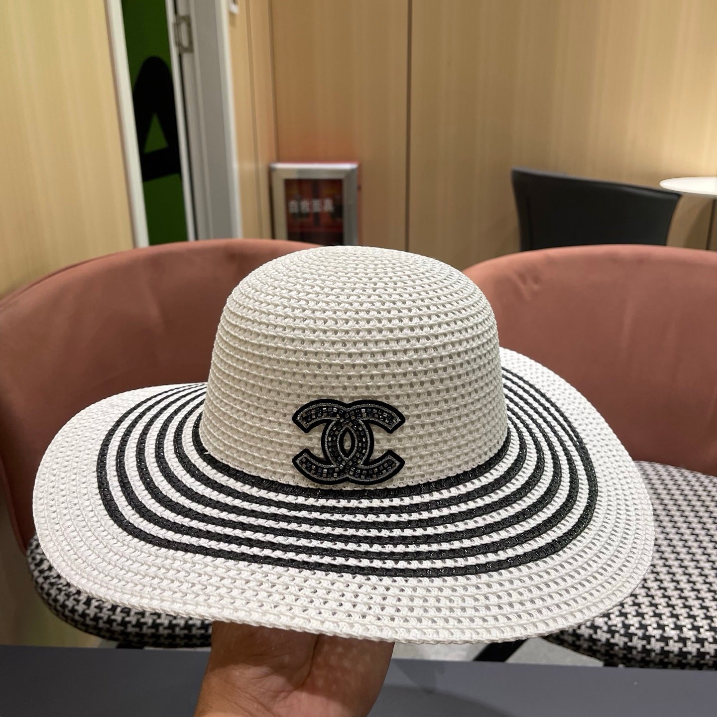 CHANEL 26S WIDE-BRIM STRAW HAT 335717