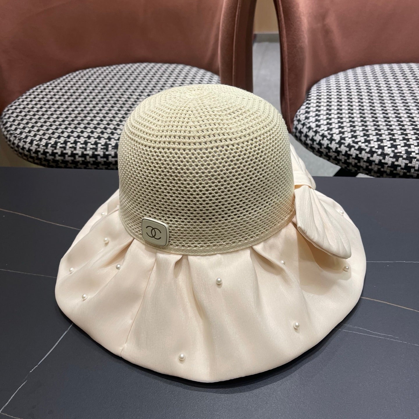 CHANEL 26S CHIFFON BOW & PEARL STRAW CLOCHE HAT 335758