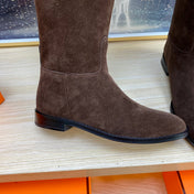 KNEE HIGH BOOTS IN CHOCOLATE BROWN SUEDE