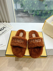 FLAT SLIDE IN GINGERBREAD BROWN FLEECE