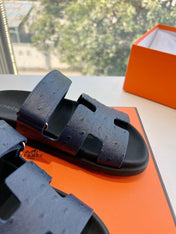 CHYPRE SANDAL IN BLACK GRAINED CALFSKIN