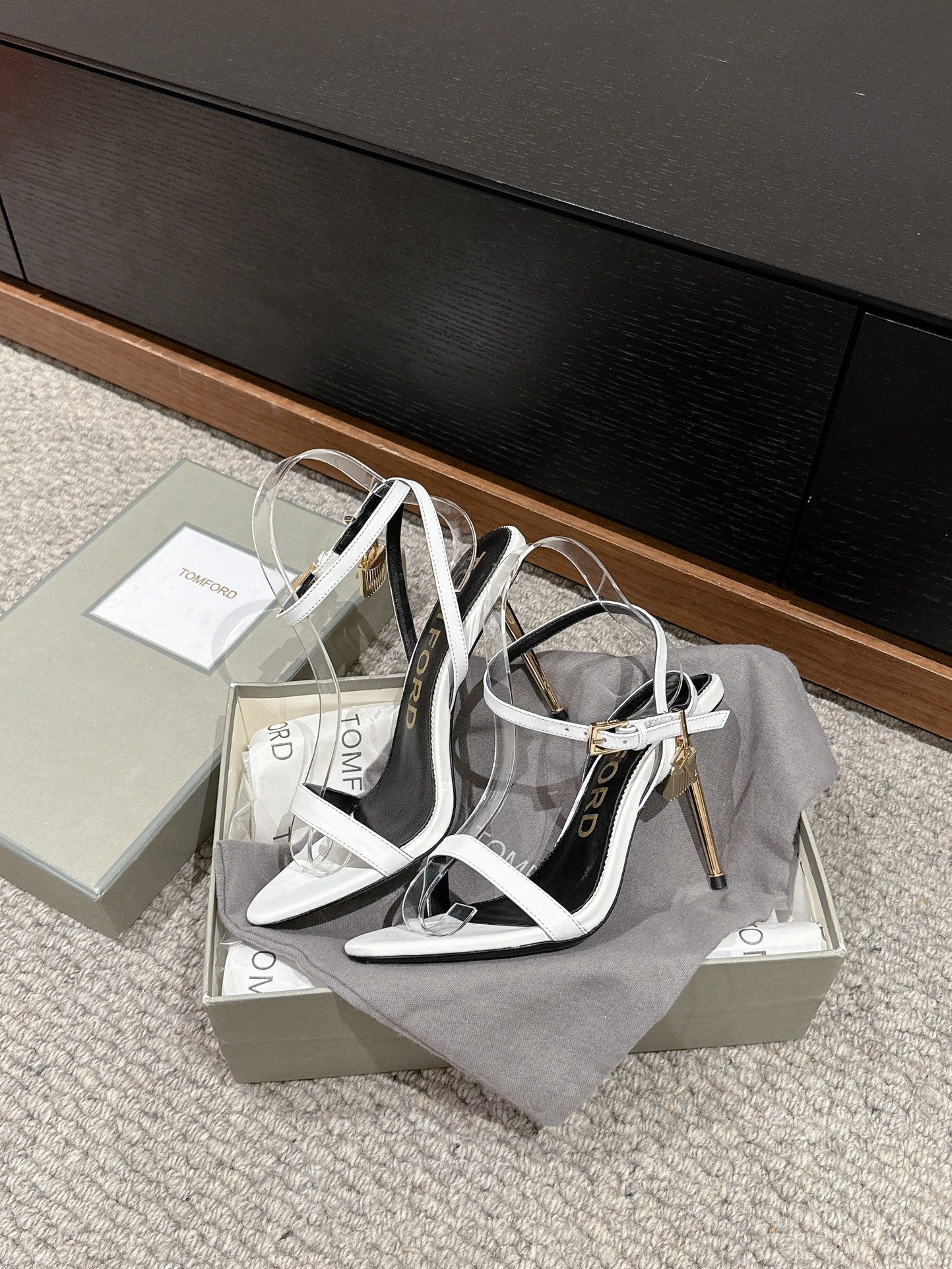 PADLOCK POINTY NAKED SANDAL 85 MM IN WHITE CALFSKIN