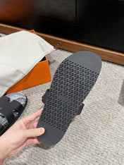 CHYPRE SANDAL BLACK CALFSKIN UNIQUE