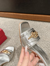 VLOGO SIGNATURE SLIDE SANDAL 60MM IN SILVER CALFSKIN