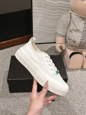 LACE-UP SNEAKERS IN WHITE CANVAS