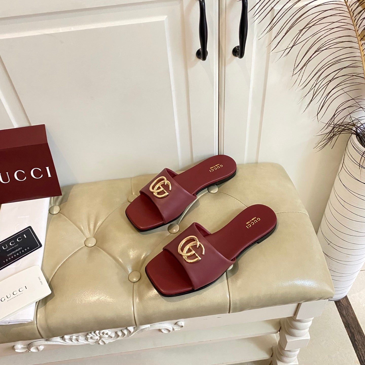 GUCCI 26S SLIDES IN DARK RED CALFSKIN
