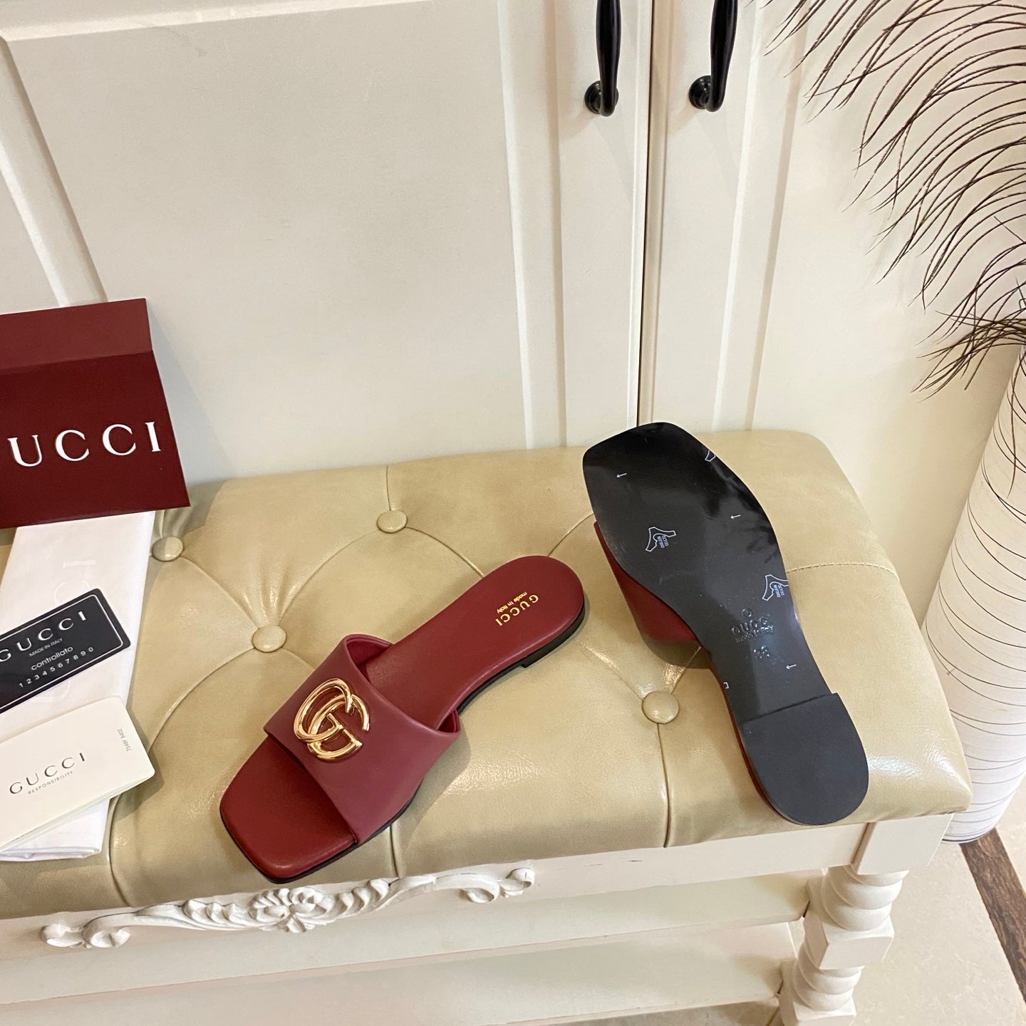 GUCCI 26S SLIDES IN DARK RED CALFSKIN