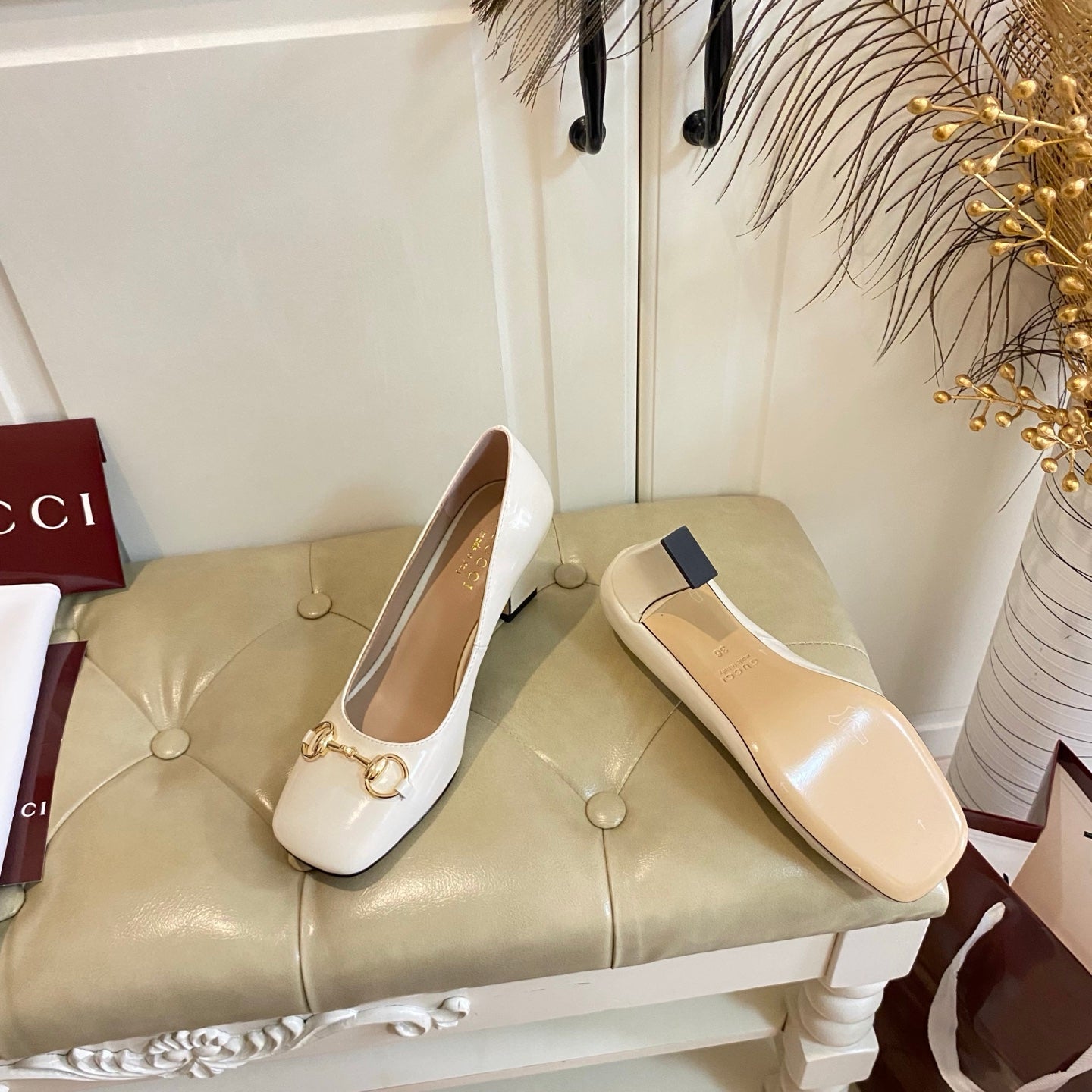 GUCCI 26S HORSEBIT MID-HEEL PUMPS 75 MM IN CREAM WHITE CALFSKIN