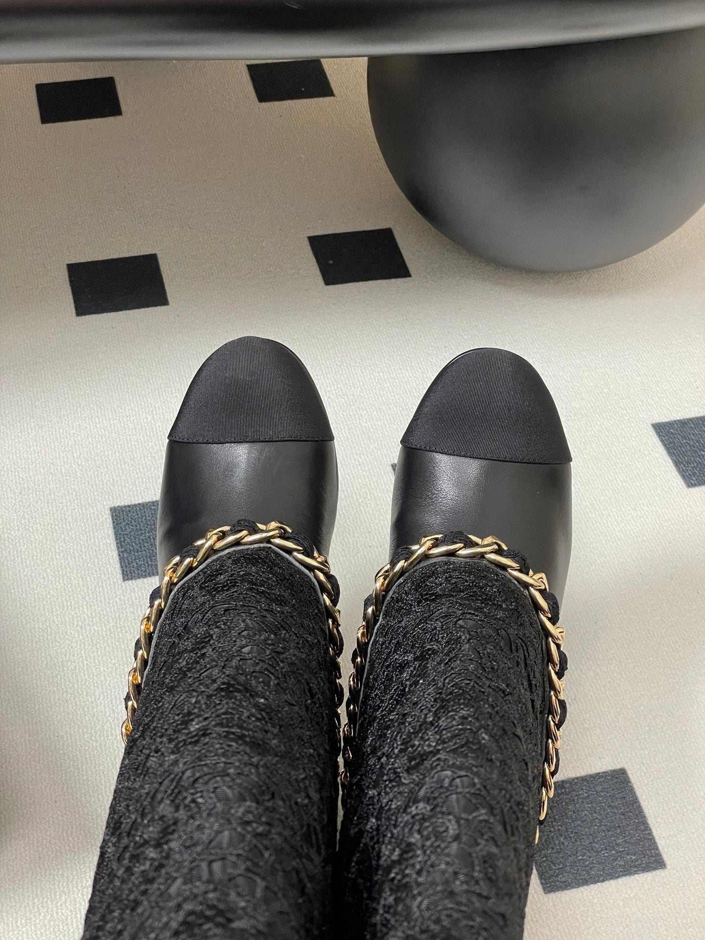 CC FLORAL BOOTS 60MM IN BLACK CALFSKIN WITH GOLD CHAIN