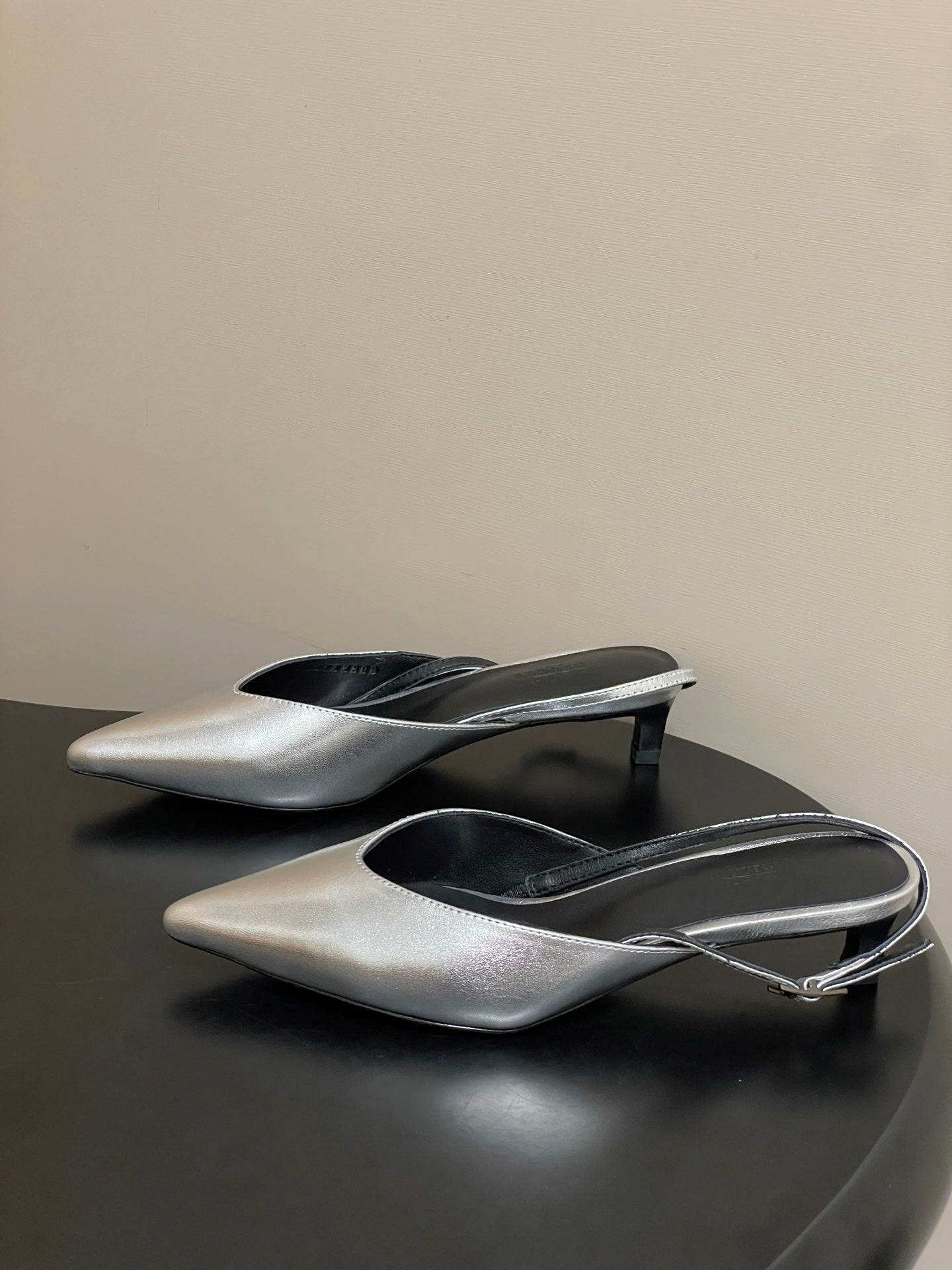 HM 26S NICOLE SLINGBACK 40MM IN SILVER CALFSKIN SILVER HARDWARE