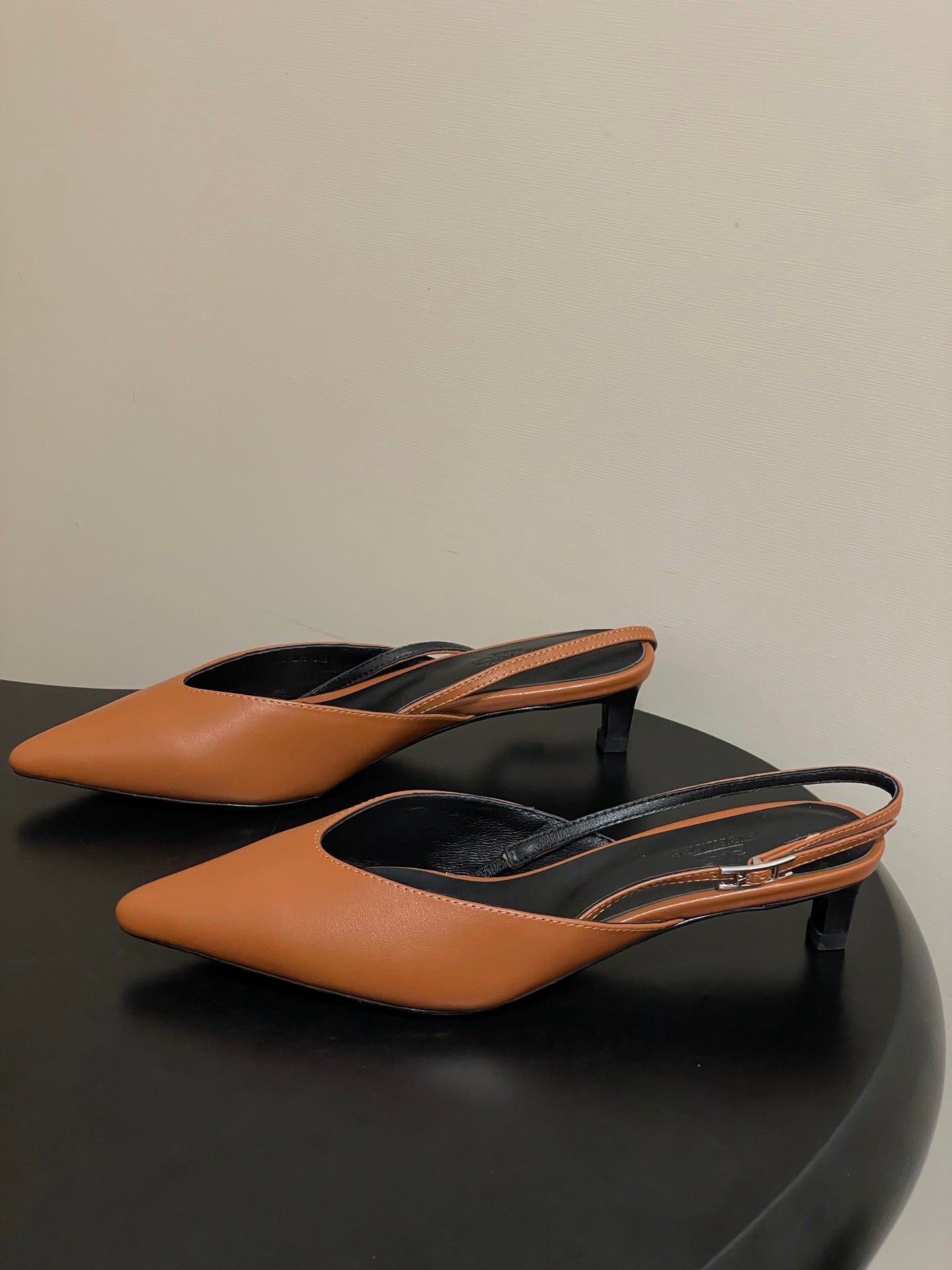 HM 26S NICOLE SLINGBACK 40MM IN CARAMEL BROWN CALFSKIN SILVER HARDWARE