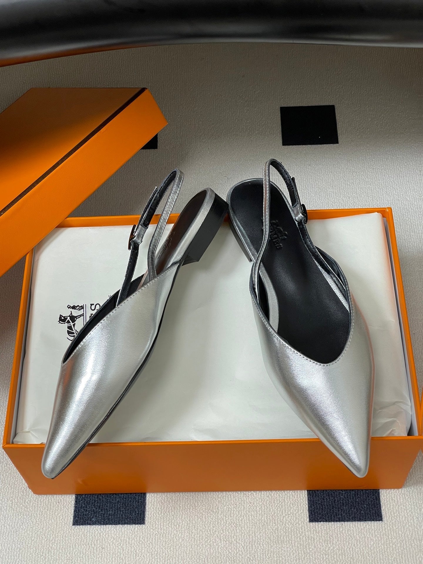 HM 26S NICOLE SLINGBACK IN SILVER CALFSKIN SILVER HARDWARE