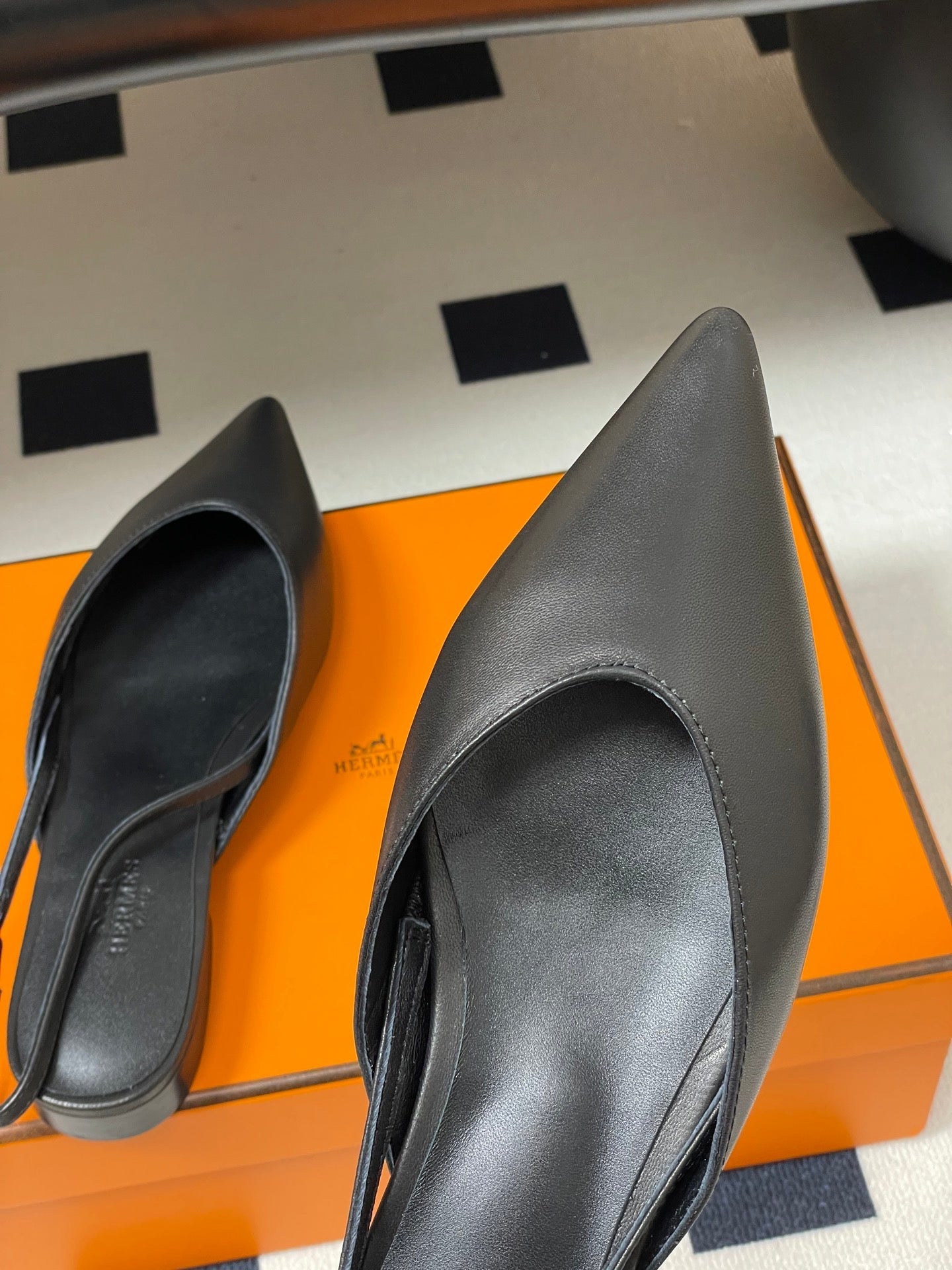 HM 26S NICOLE SLINGBACK IN BLACK CALFSKIN SILVER HARDWARE
