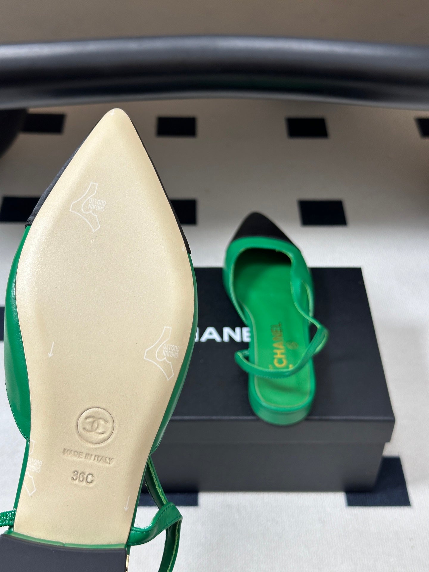 CHANEL 26S POINTED TOE SLINGBACKS IN GREEN LAMBSKIN AND BLACK FABRIC