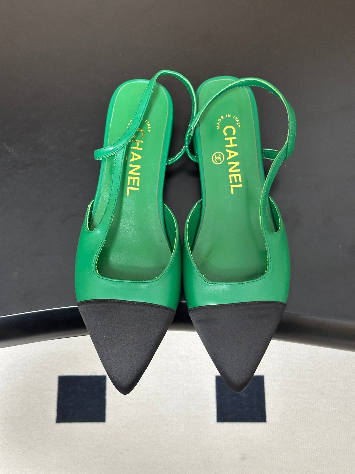 CHANEL 26S POINTED TOE SLINGBACKS IN GREEN LAMBSKIN AND BLACK FABRIC