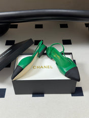 CHANEL 26S POINTED TOE SLINGBACKS IN GREEN LAMBSKIN AND BLACK FABRIC