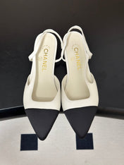 CHANEL 26S POINTED TOE SLINGBACKS IN WHITE LAMBSKIN AND BLACK FABRIC