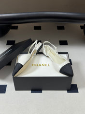 CHANEL 26S POINTED TOE SLINGBACKS IN WHITE LAMBSKIN AND BLACK FABRIC