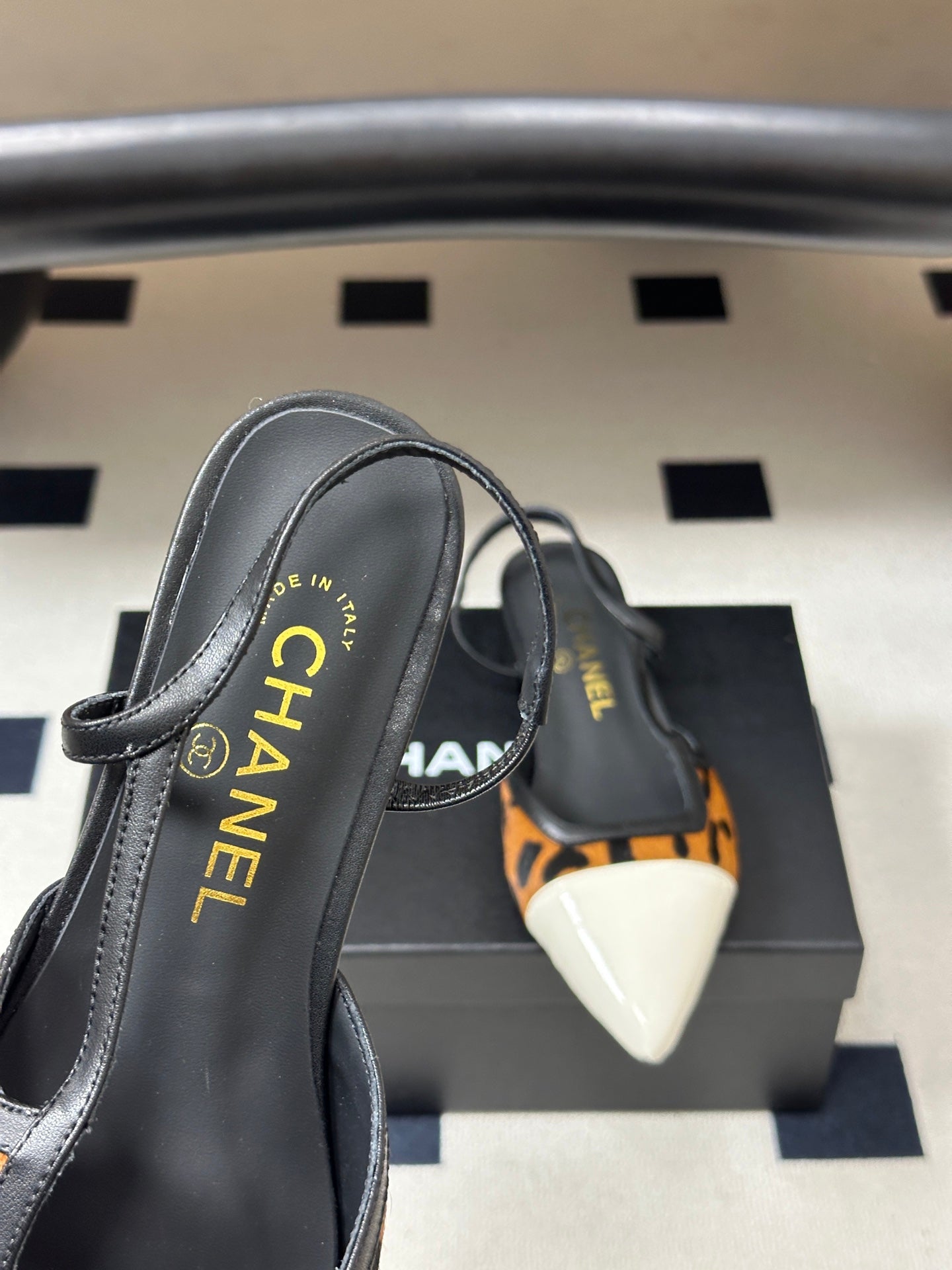 CHANEL 26S POINTED TOE SLINGBACKS IN BROWN PONY HAIR AND WHITE LAMBSKIN