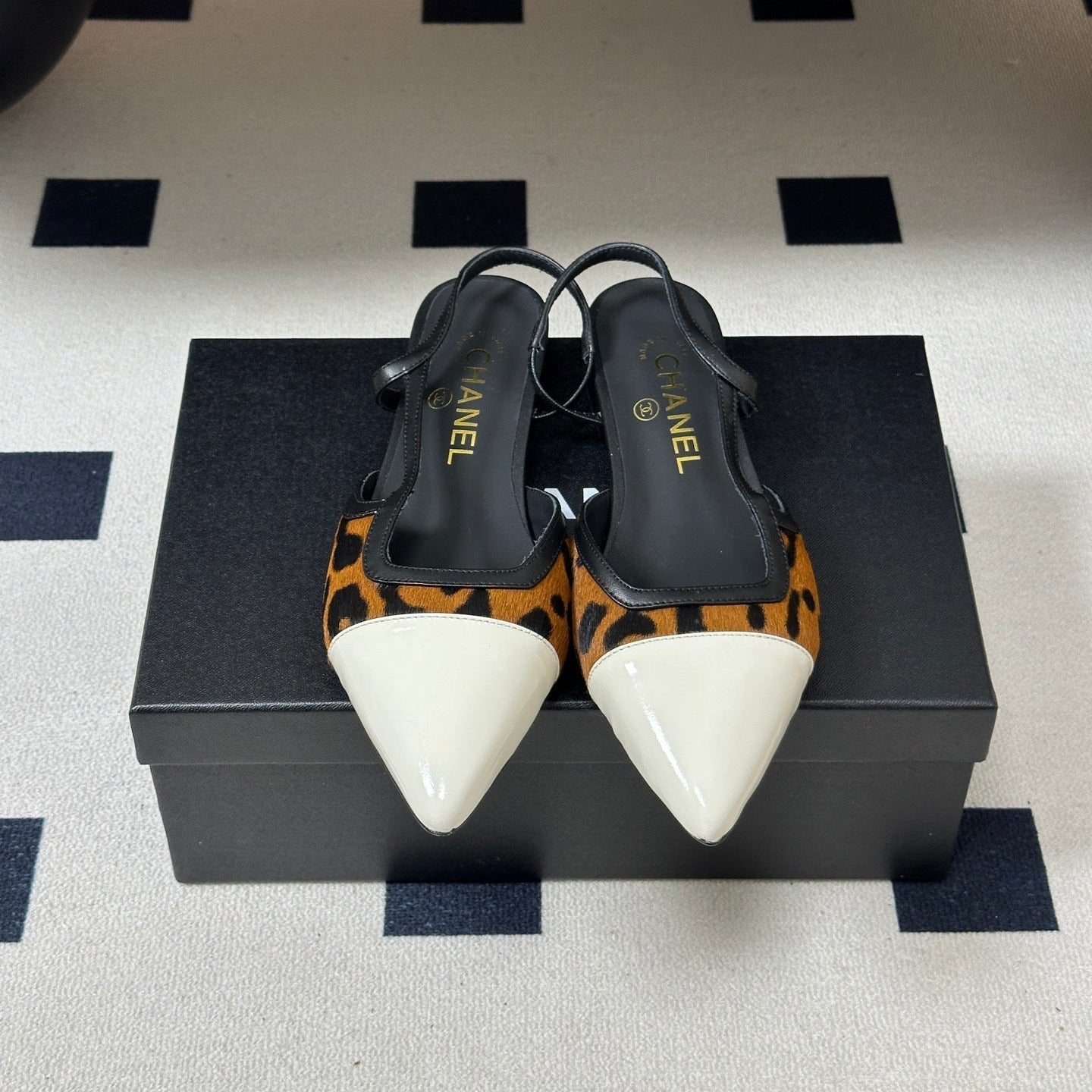 CHANEL 26S POINTED TOE SLINGBACKS IN BROWN PONY HAIR AND WHITE LAMBSKIN