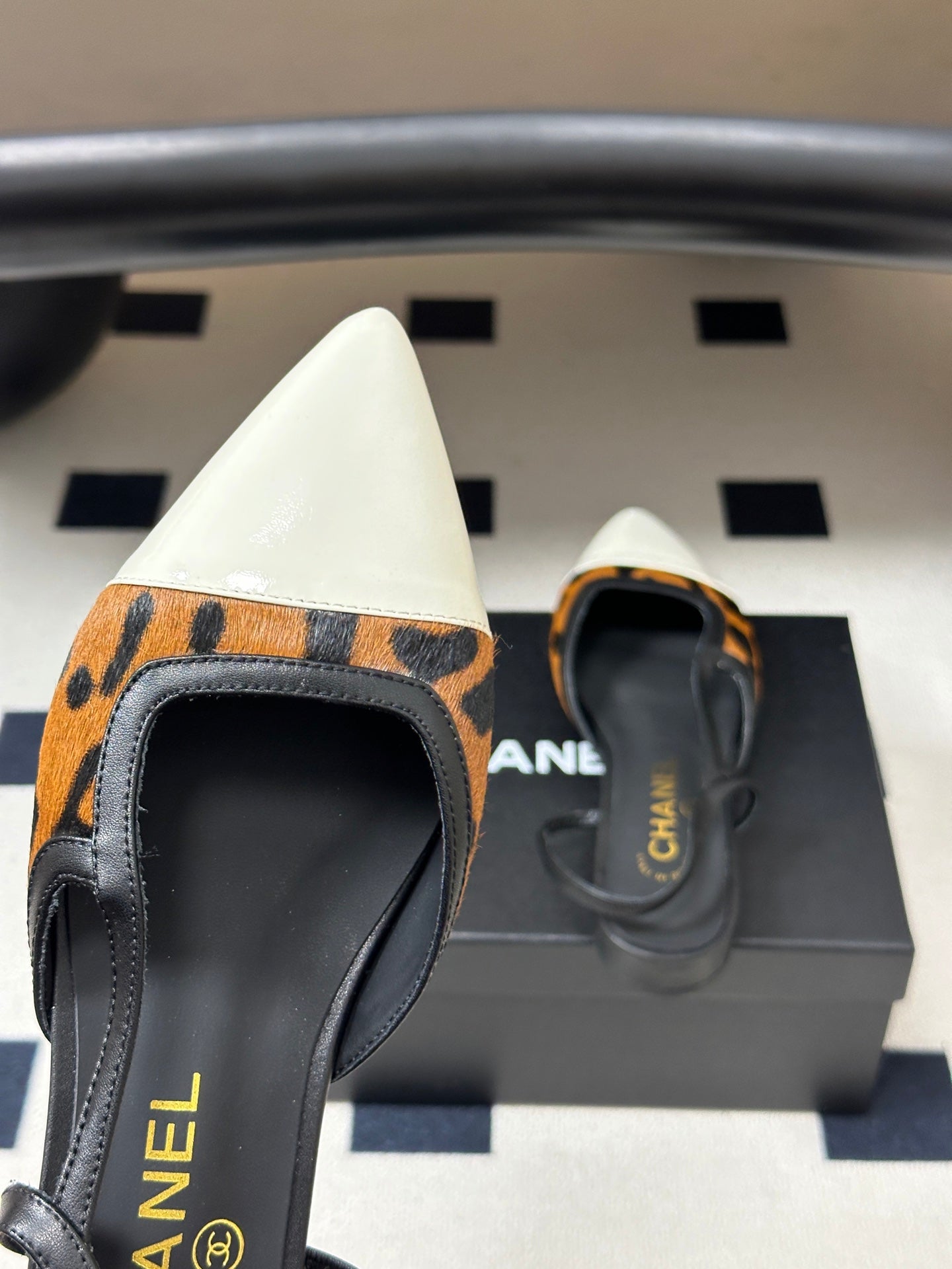 CHANEL 26S POINTED TOE SLINGBACKS IN BROWN PONY HAIR AND WHITE LAMBSKIN