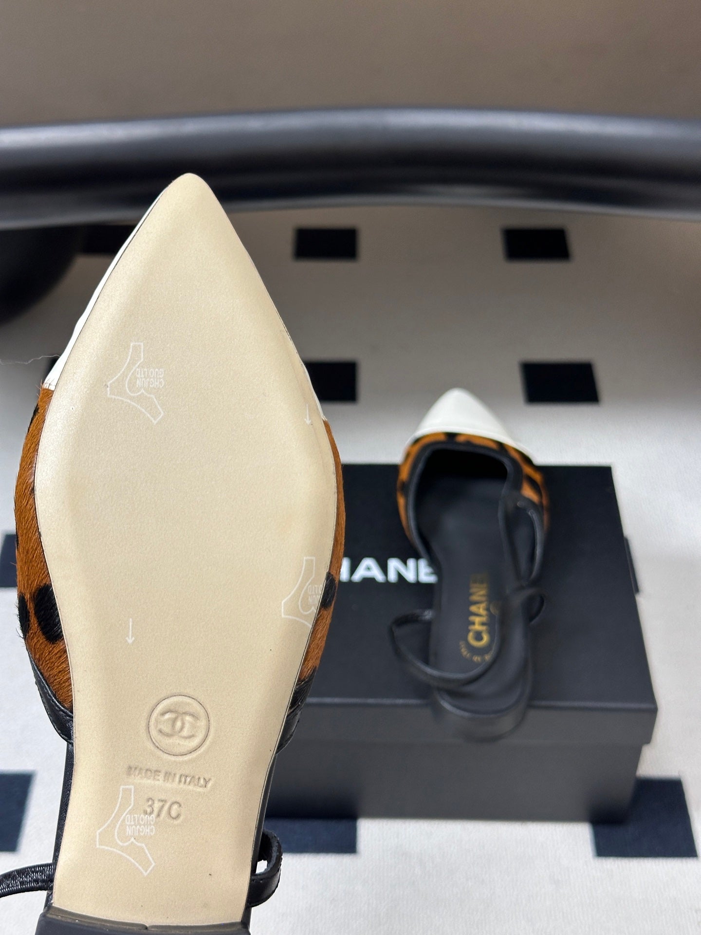 CHANEL 26S POINTED TOE SLINGBACKS IN BROWN PONY HAIR AND WHITE LAMBSKIN