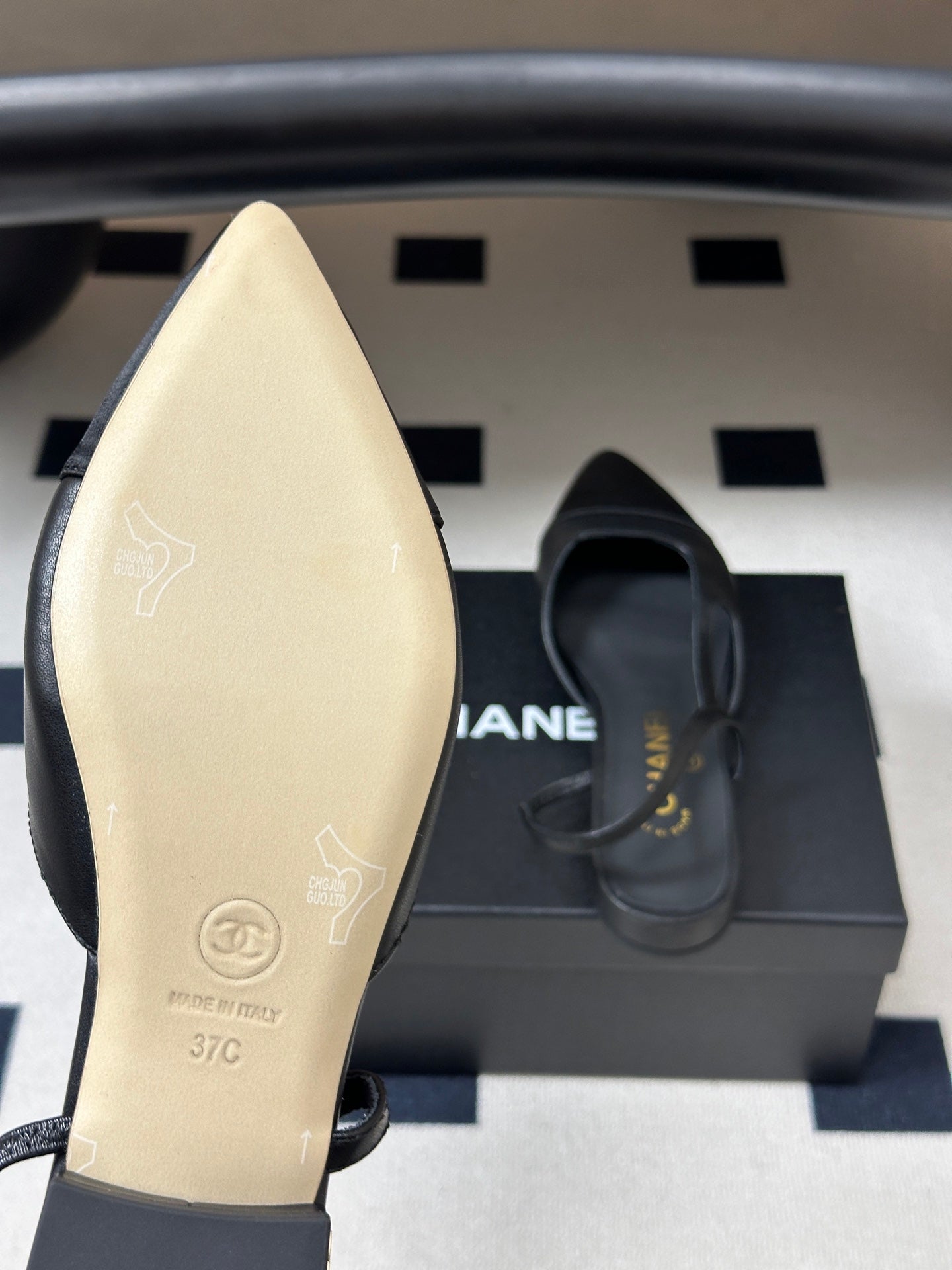 CHANEL 26S POINTED TOE SLINGBACKS IN BLACK LAMBSKIN AND FABRIC
