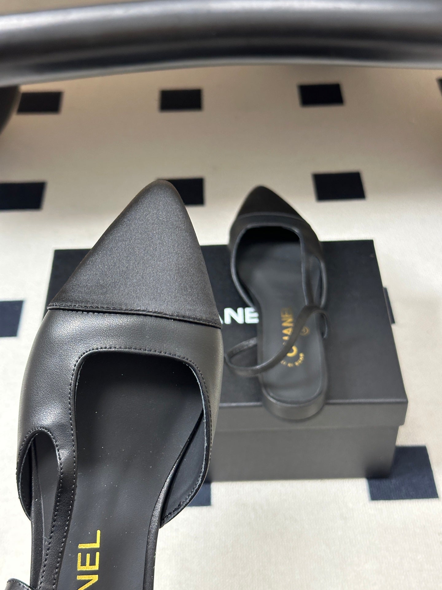 CHANEL 26S POINTED TOE SLINGBACKS IN BLACK LAMBSKIN AND FABRIC